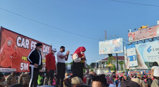 Wali Kota Bandar Lampung Eva Dwiana saat membuka CDF Perdana setelah Pandemi, di Tugu Adipura Bandar Lampung / Foto Saibetik.com
