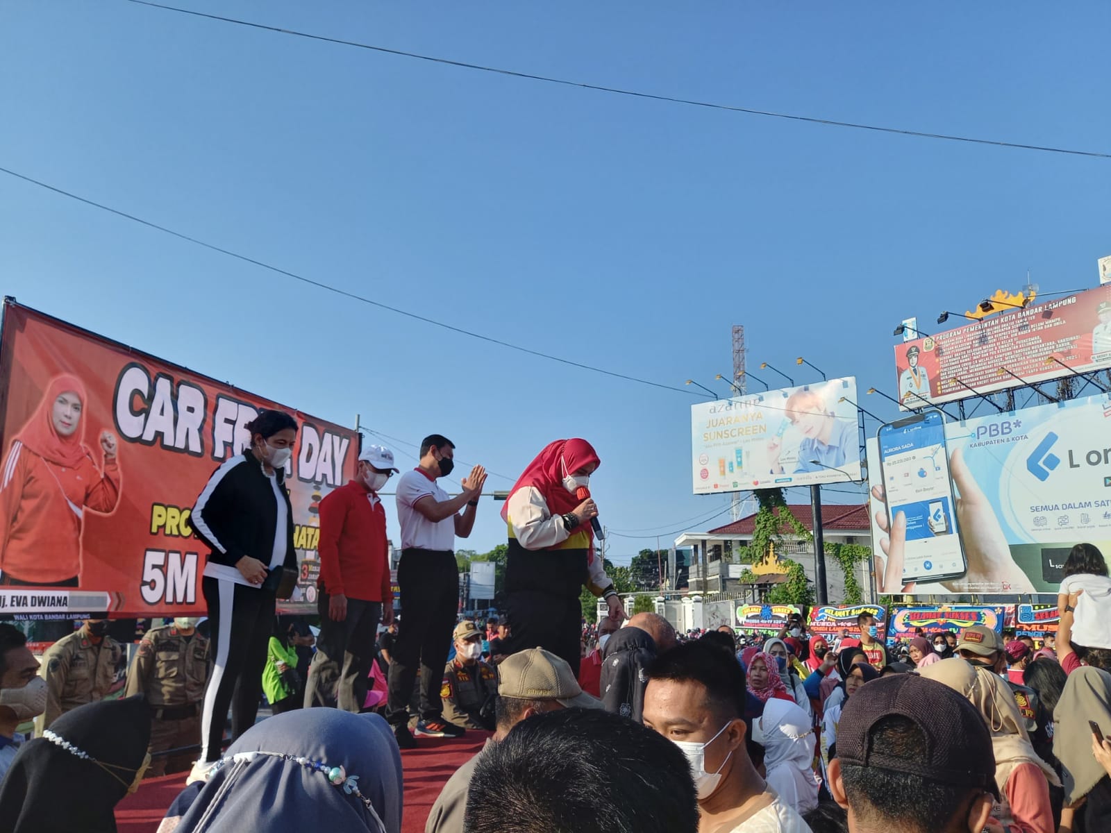 Wali Kota Bandar Lampung Eva Dwiana saat membuka CDF Perdana setelah Pandemi, di Tugu Adipura Bandar Lampung / Foto Saibetik.com