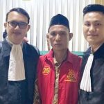 Foto terdakwa Sabirin didampingi kuasa hukumnya di Pengadilan Negeri Menggala|| Foto Saibetik.com