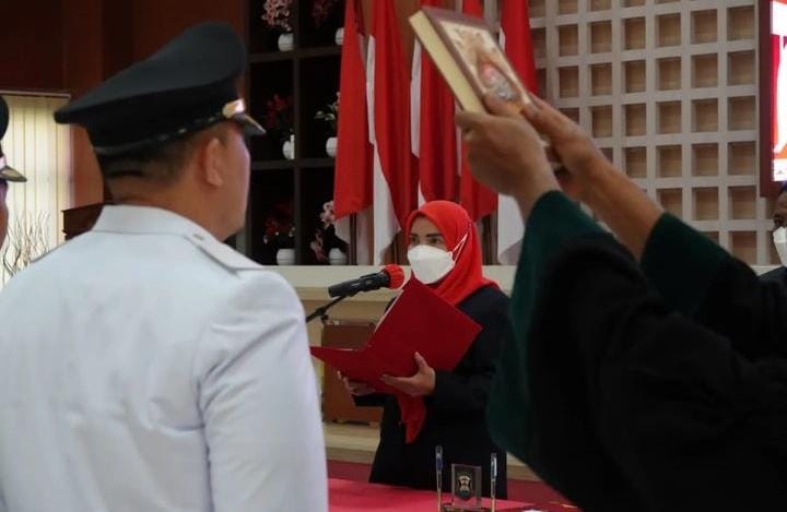Wali kota Bandar Lampung Eva Dwiana, melantik Dr. Teti Herawati menjadi Direktur RSUD. A. Dadi Tjokrodipo || Foto IST Saibetik.com