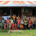 Foto bersama perawat Klinik Siloam bersama anak-anak Papua usai treatmen Pencegahan Stunting || Foto Istimewa