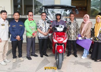 Pemkab Pesawaran Salurkan Bantuan Kendaraan Roda Tiga Kepada Penyandang Disabilitas