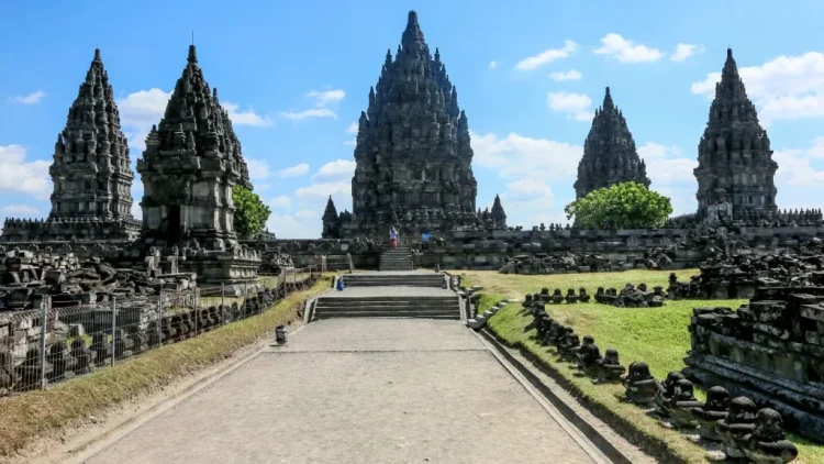 Candi Prambanan: Sejarah dan Legenda Kisah Roro Jonggrang