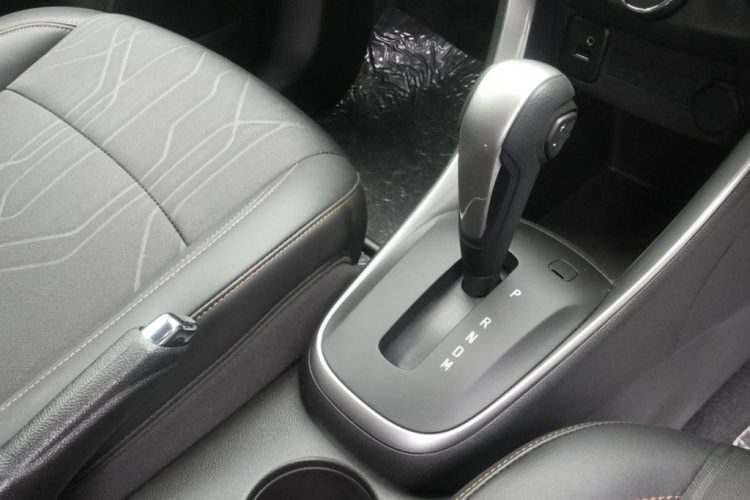 Kebiasaan Mengemudi yang Berpotensi Merusak Transmisi Mobil Matic