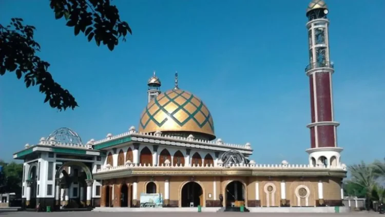 Mengunjungi dan Menikmati Kemegahan Masjid Syaikhona Kholil di Pulau Madura