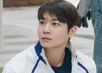  Lee Cheol Woo: Tidak Terlibat dalam Skandal Burning Sun Meski Dituduh