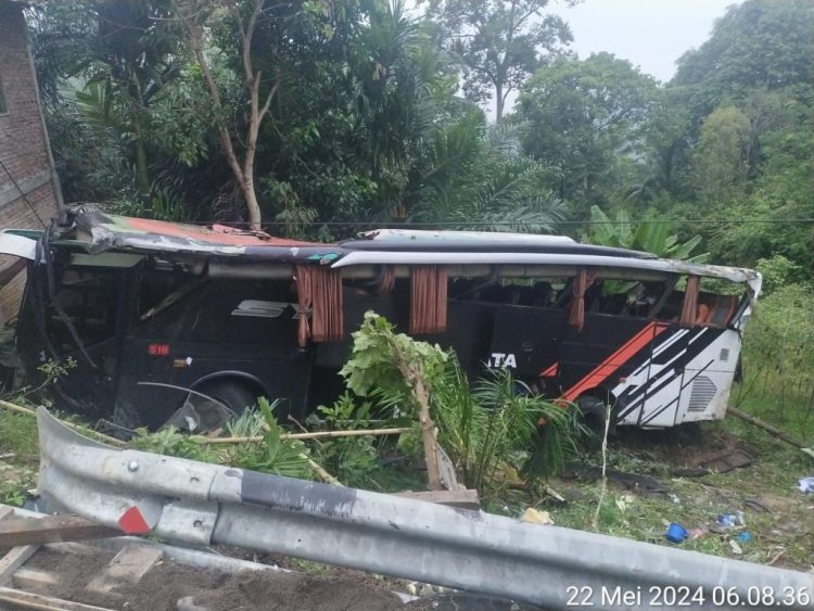 Humas Polda Lampung: Polres Tanggamus Tangani Kecelakaan Bus Pariwisata, 6 Luka Berat