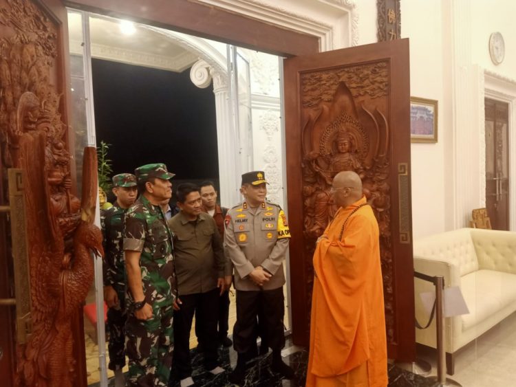  Kapolda Lampung dan Jajaran Tinjau Perayaan Waisak 2024 di Dua Vihara