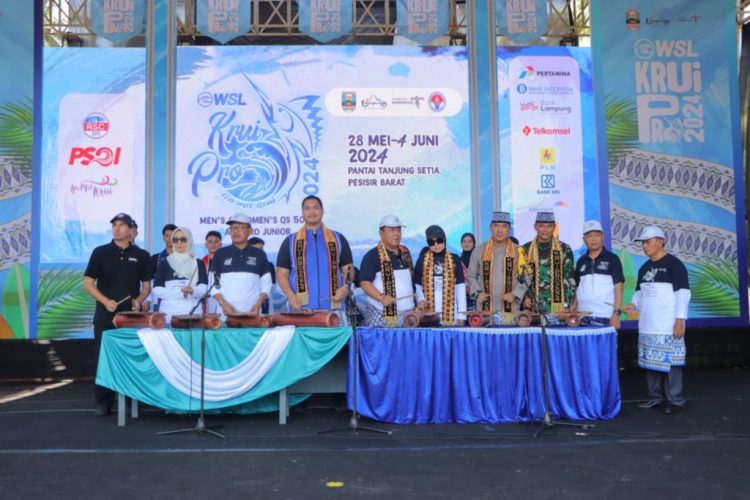 WSL Krui Pro 2024 Dibuka, Wakapolda Tekankan Pelayanan Humanis dari Personel