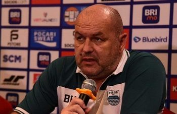  Bojan Hodak Kecewa Setelah Persib Bandung Gagal Menang Lawan Persita