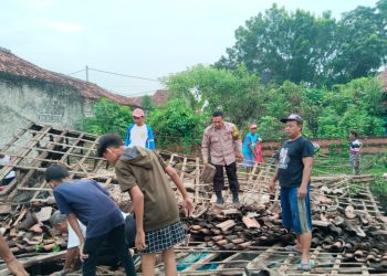 Rumah Milik Warga Ambruk Akibat Termakan Usia