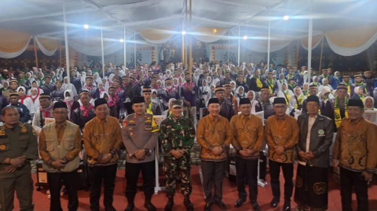 KOTAAGUNG – Sebanyak 335 Calon Jamaah Haji Asal Kabupaten Tanggamus Resmi Dilepas PJ Bupati Tanggamus
