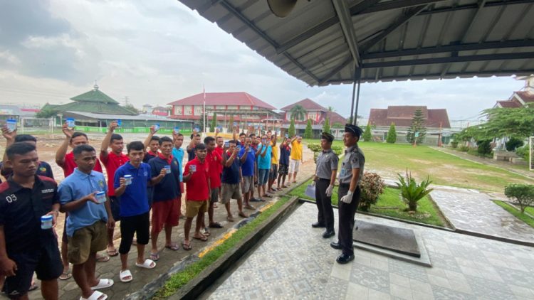 Rutan Kelas I Bandar Lampung Giat Razia Kamar WBP Bersama TNI dan Polri untuk Penguatan Keamanan