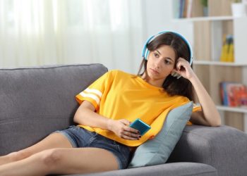 Terjebak dalam Pusaran Pasca Konser? Memahami dan Mengatasi Post Concert Depression (PCD)