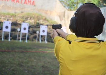 Polres Lampung Selatan Merayakan Hari Bhayangkara ke-78 dengan Lomba Menembak