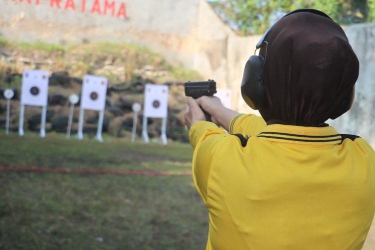 Polres Lampung Selatan Merayakan Hari Bhayangkara ke-78 dengan Lomba Menembak