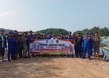 Polisi Perairan Pesawaran BERSAMA Jaga Laut Cukuh Nyi-Nyi di Hari Bhayangkara