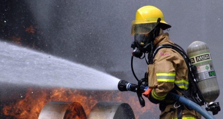 Petugas Pemadam Kebakaran: Pelindung Tak Terlihat, Pahlawan di Balik Api