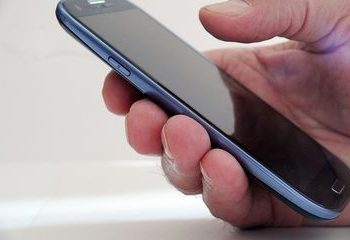 HP Mati Total? Tenang, Ada Ninja Penyelamat! Hidupkan HP Tanpa Tombol Power!