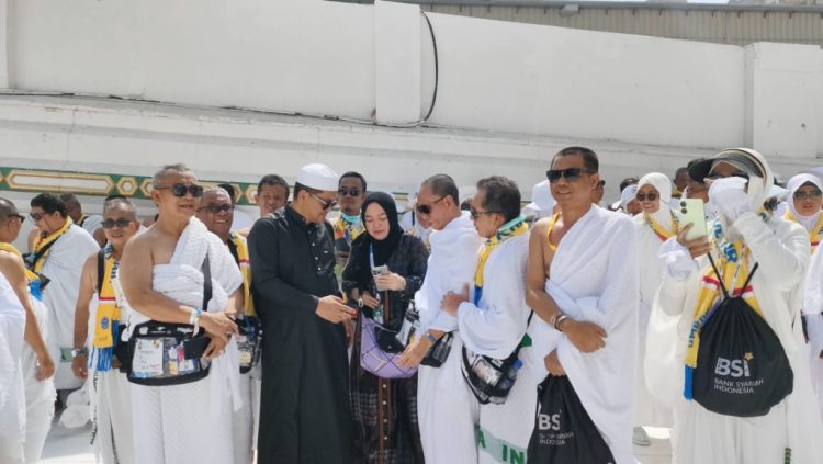 Pj. Bupati dan Pj. Ketua TP. PKK Lampung Utara Kunjungi Jamaah Haji di Mekkah