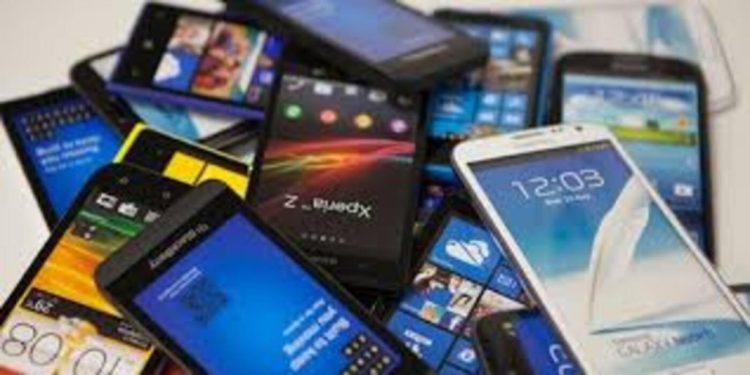 Peringatan! 4 Ciri Smartphone Bekas dari Pinjaman Online yang Perlu Diketahui