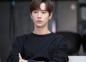 Lee Jun Young Dapat Kejutan dari Penggemar di Times Square New York untuk Merayakan 10 Tahun Debutnya!