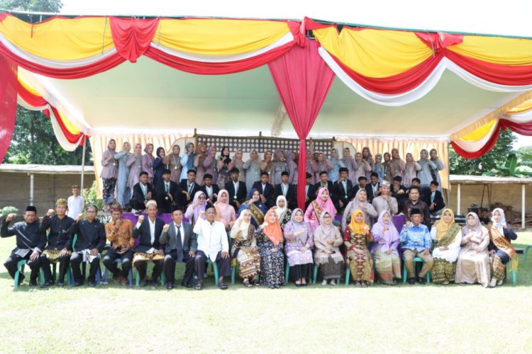 Bunda PAUD Hadiri Pelepasan Santri Ponpes Miftahul Huda: Dorongan Semangat untuk Pendidikan Lampung Tengah