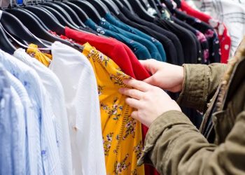 Pakaian Thrifting: Gaya Berkelanjutan yang Semakin Diminati oleh Generasi Milenial
