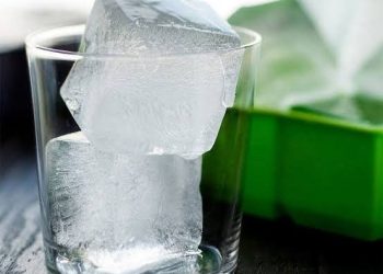 MUDAH!Begini Cara Membedakan Es Batu dari Air Matang dan Mentah