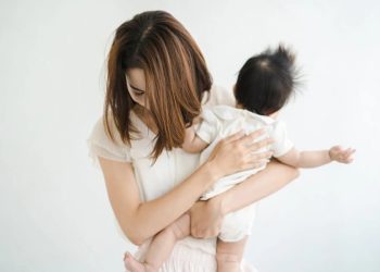 Ini Penyebab Bayi Rewel Malam Hari yang Disebut sebagai Pemicu Baby Blues