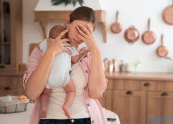 Kerap Dikaitkan dengan Baby Blues, Begini Cara Mengatasi Gangguan Bayi Rewel Malam Hari