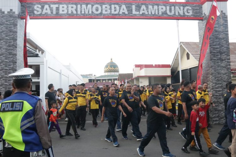 Brigif 4 Mar/BS dan Polda Lampung Gelar Olahraga Bersama untuk Rayakan HUT Bhayangkara ke-78