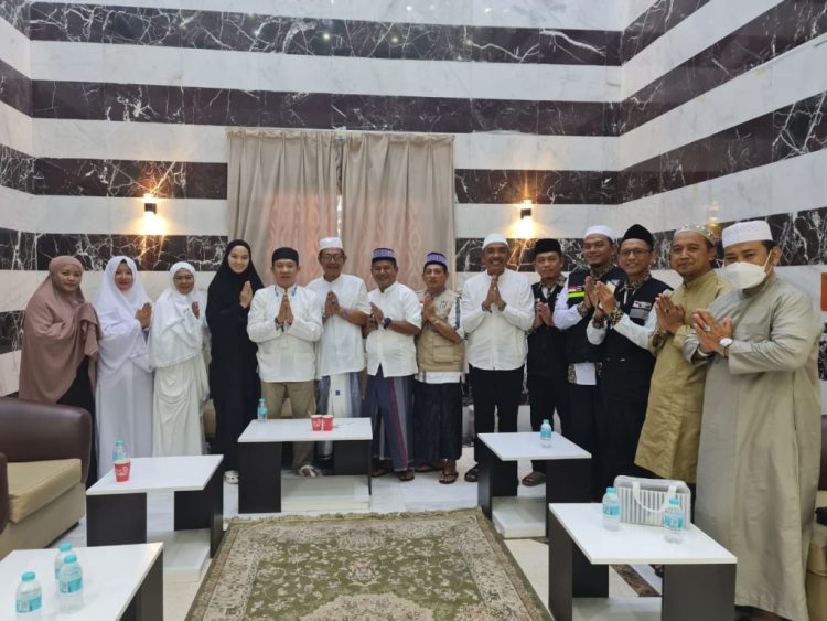 Penjabat Bupati Pringsewu Marindo Kurniawan Mempersembahkan Dukungan kepada Jamaah Haji Kabupaten Pringsewu di Tanah Suci