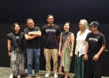 Aryo Bayu, seorang aktor yang telah mengukir berbagai peran menarik dalam karirnya, mengungkapkan pengalamannya yang istimewa ketika terlibat dalam film bisu hitam-putih yang mengesankan, “SAMSARA,” yang disutradarai oleh Garin Nugroho.