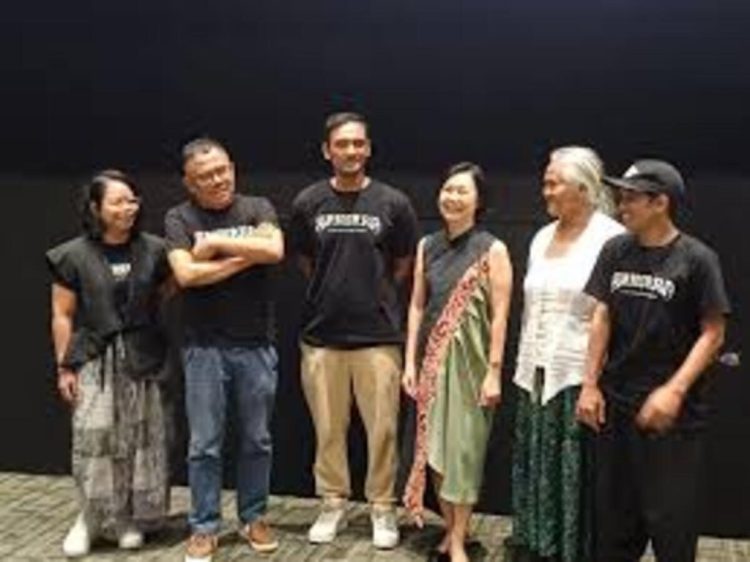 Aryo Bayu, seorang aktor yang telah mengukir berbagai peran menarik dalam karirnya, mengungkapkan pengalamannya yang istimewa ketika terlibat dalam film bisu hitam-putih yang mengesankan, “SAMSARA,” yang disutradarai oleh Garin Nugroho.