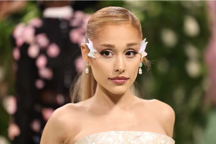 Resmi! Ariana Grande Jadi Brand Ambassador Swarovski, Foto Bergelimang Kristal Jadi Bahan Komentar Fans