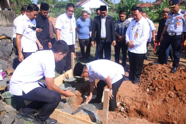 Pj. Bupati Lampung Utara Resmikan Pembangunan Masjid Al-Fath