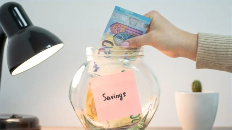 9 Tips Mengatur Uang bagi Pekerja agar Bisa Menabung untuk Masa Depan
