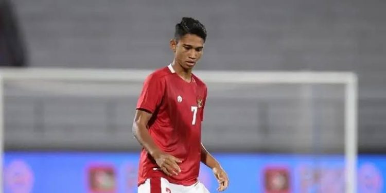 Buat ulang berita berikut : Marselino Ferdinan Angkat Suara soal Klub Barunya