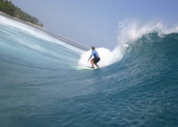 Ombak Pantai Tanjung Setia jadi Surga para Peselancar Dunia