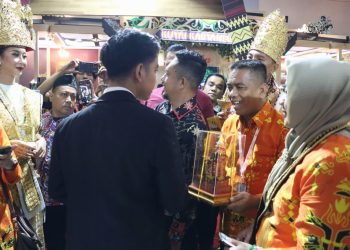 Terkini dari Apkasi Otonomi Expo 2024: Kunjungan Gibran Rakabuming ke Stand Lampung Tengah Membuat Heboh