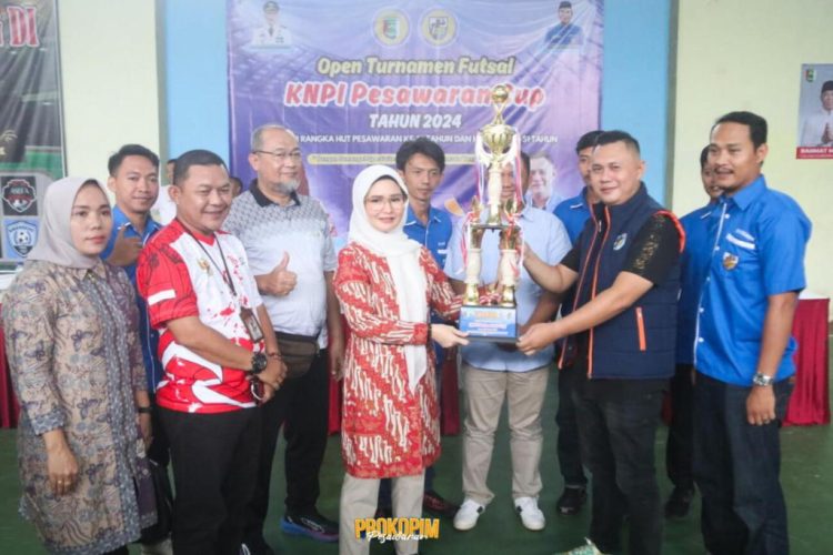 Nanda Indira Buka Open Turnament Futsal KNPI Cup  