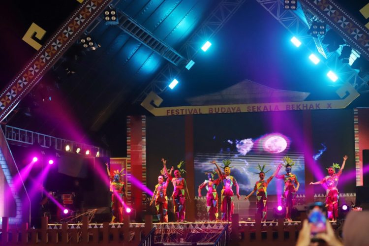 Penjabat Bupati Nukman Saksikan Lomba Tari Sekura dan Orkes Gambus