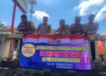 Polres Lampung Utara Pasang Banner Pengaduan untuk Cegah Pungli di Jalinsum