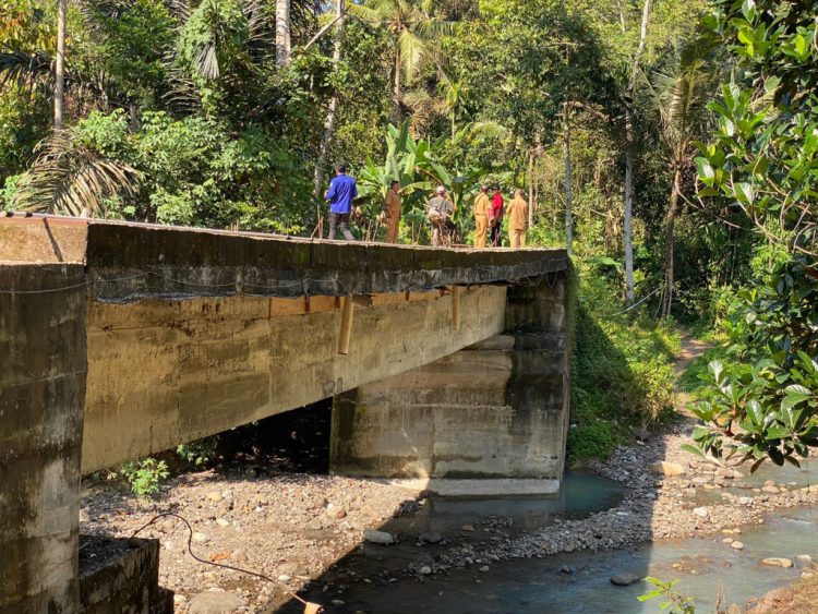 Dinas PUPR Pesawaran Assesment Pembangunan Jembatan di Dusun Pancur