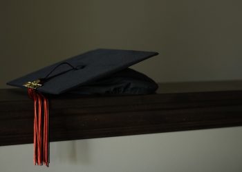 Banyak Dialami Lulusan Universitas Saat ini, Ini Fenomena Post Graduation Blues dan Dampaknya