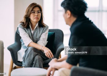 Ini Perbedaan HRD dan Personalia Ditinjau dari Fokus, Tanggung Jawab, Pendekatan serta Hubungan dengan Karyawan