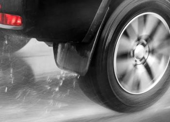 JANGAN SALAH!Ini yang Harus Dilakukan Ketika Terjadi Aquaplaning Ketika Membawa Mobil