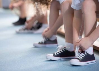 Tak Selalu Soal Merek, Ini 8 Cara Memilih Sepatu Sekolah yang Berkualitas dan Tahan Lama