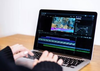 PRAKTIS!Begini Cara Edit Video Youtube di Canva